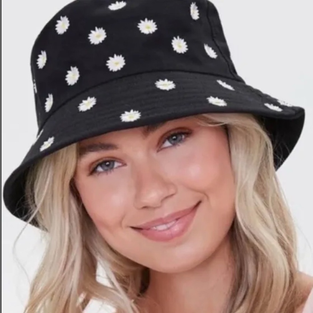 Alice + Olivia x  Reversible Bucket Hat